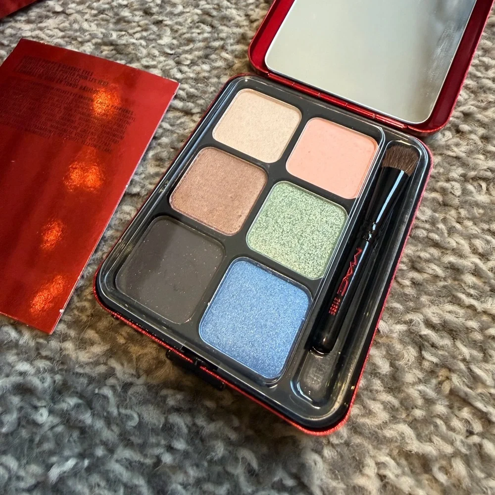 BNIB Devoted Poppy Palette | MAC - Picture 5 of 6